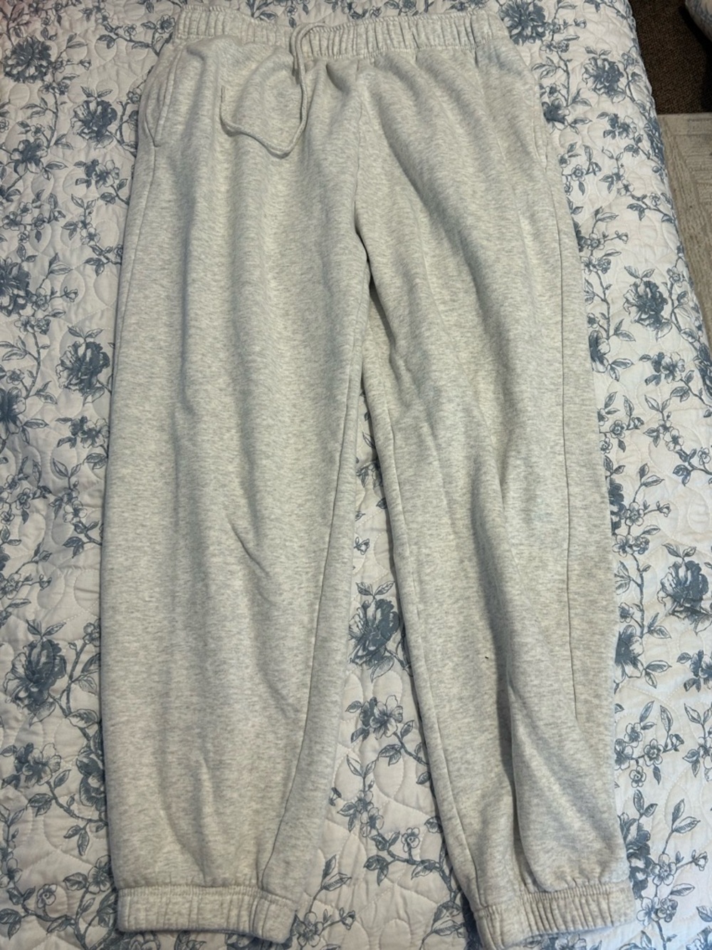 Aeropostale Women’s Light Gray Jogger Sweatpants - Soft Elastic Waist